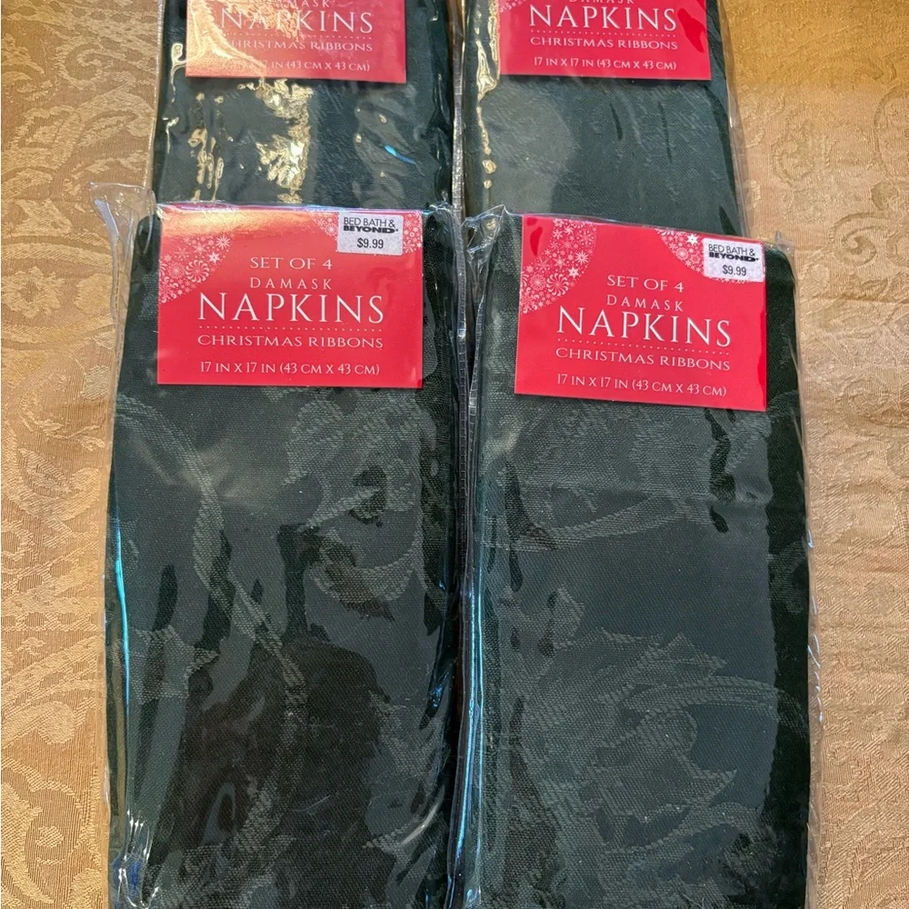 Bed Bath & Beyond Dark Green Christmas Napkins Set